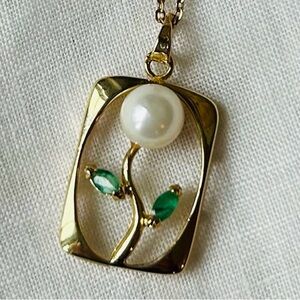 Solid 14k Pearl and Natural Emerald Floral Pendant Necklace